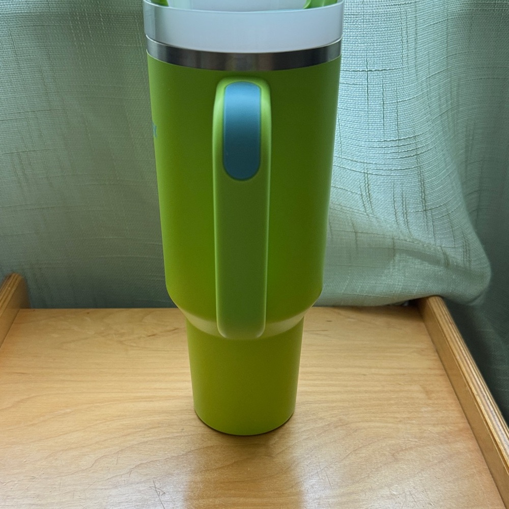 Stanley Quencher 2.0 FlowState 40 oz Tumbler - Picture 3 of 10
